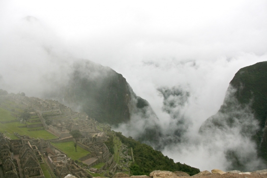 machu_picchu_fog.jpg